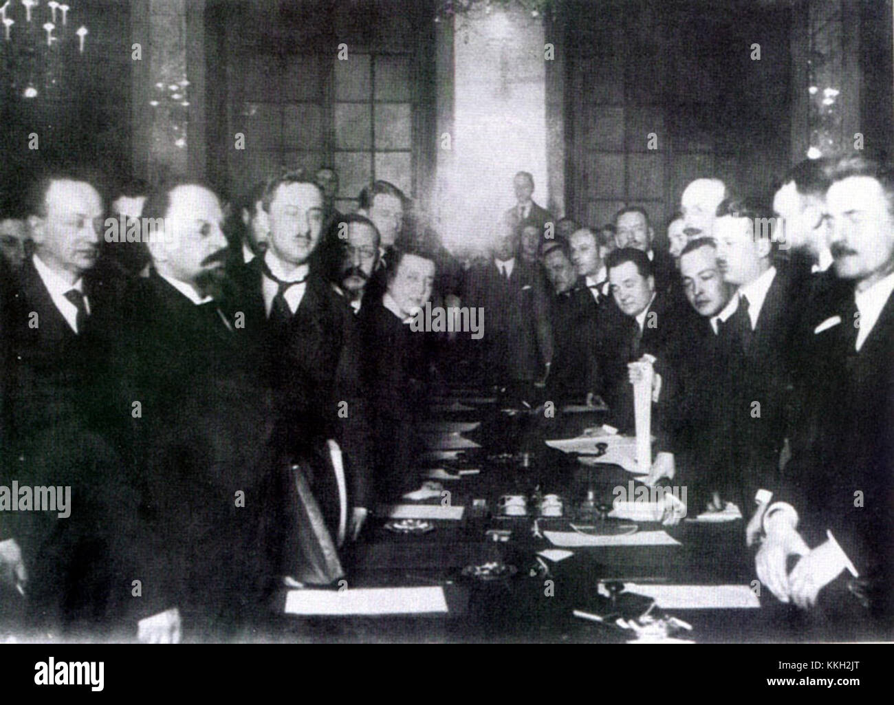 Der Vertrag von Riga, der 1921 unterzeichnet wurde, war ein Friedensabkommen, das den Polnisch-sowjetischen Krieg beendete. Sie schuf Grenzen zwischen Polen und Sowjetrussland und beeinflusste die geopolitische Landschaft der Region. Stockfoto