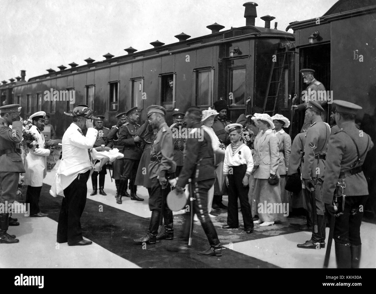 Ein historisches Foto von Nikolaus II., dem letzten Kaiser Russlands, mit seiner Familie in Jewpatoria auf der Krim, aufgenommen vor der Russischen Revolution. Stockfoto