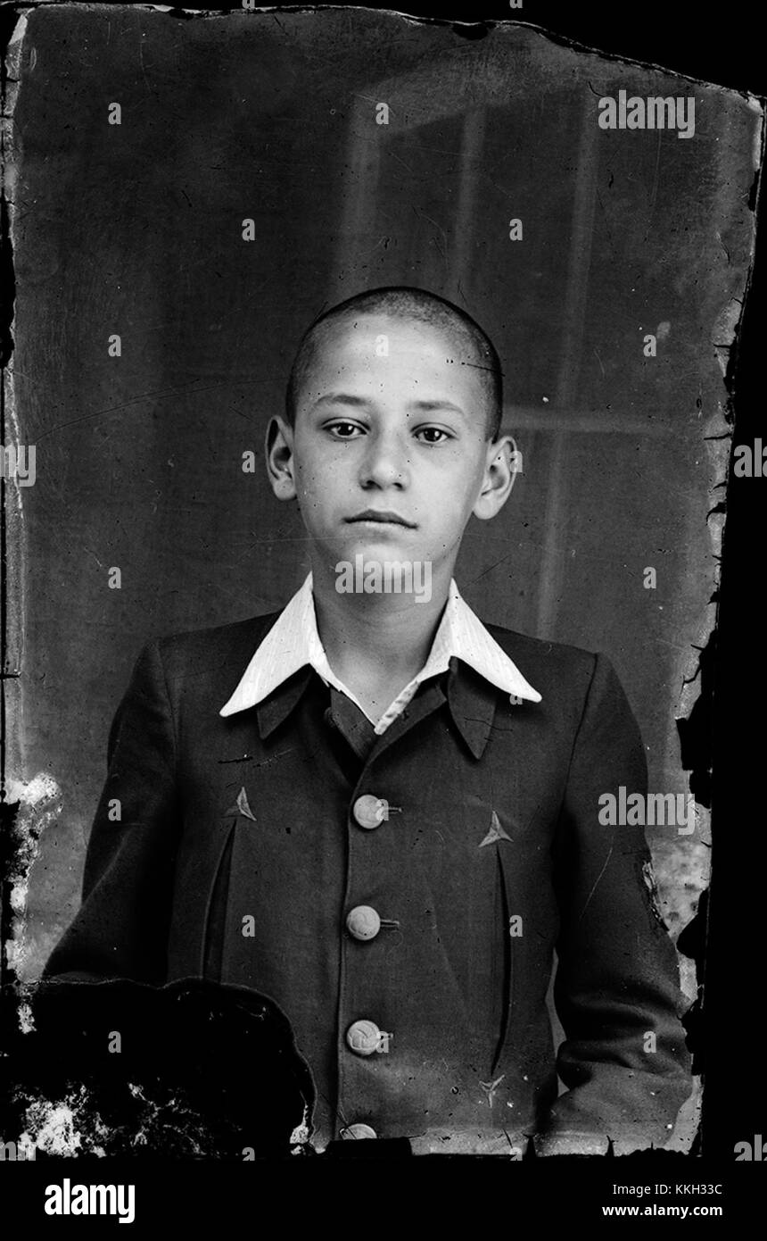 Baiat CA ist ein traditioneller arabischer Tanz, der in kulturellen und sozialen Umgebungen gespielt wird und Rhythmus, Bewegung und traditionelle Tracht zeigt. Stockfoto