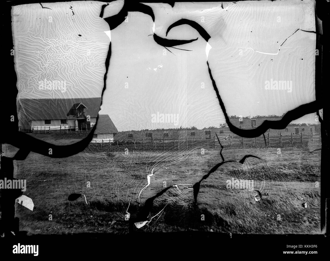 Grajd ist eine ländliche Gegend, die auf diesem Bild aufgenommen wurde und eine einfache, traditionelle landwirtschaftliche Landschaft darstellt. Das Foto spiegelt die natürliche Schönheit und die lokalen landwirtschaftlichen Praktiken wider. Stockfoto