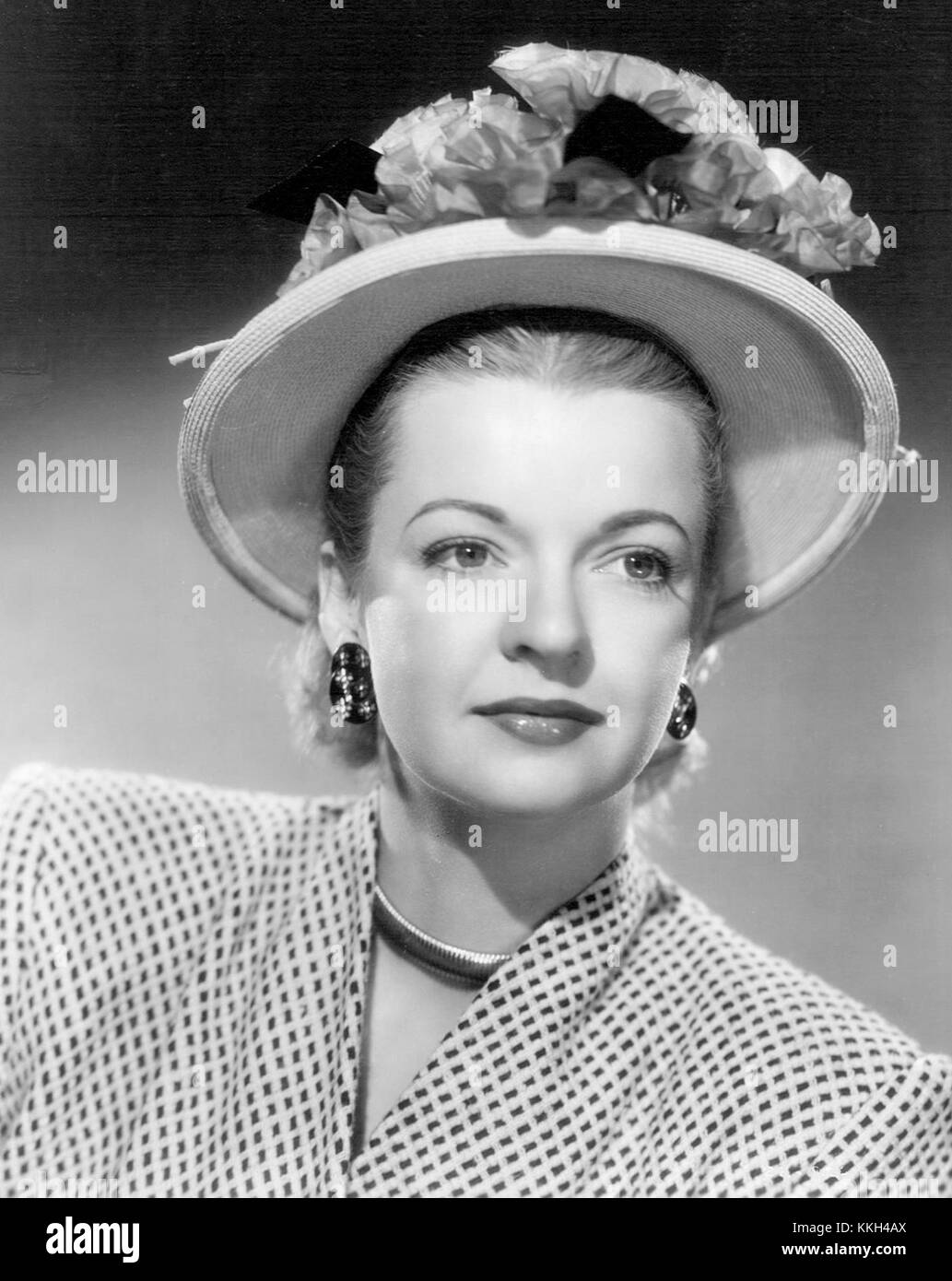 Dale Evans, eine US-amerikanische Schauspielerin und Sängerin, die für ihre Rolle in Western Films und ihre Partnerschaft mit Roy Rogers bekannt ist, ist in diesem Bild von 1947 festgehalten. Stockfoto