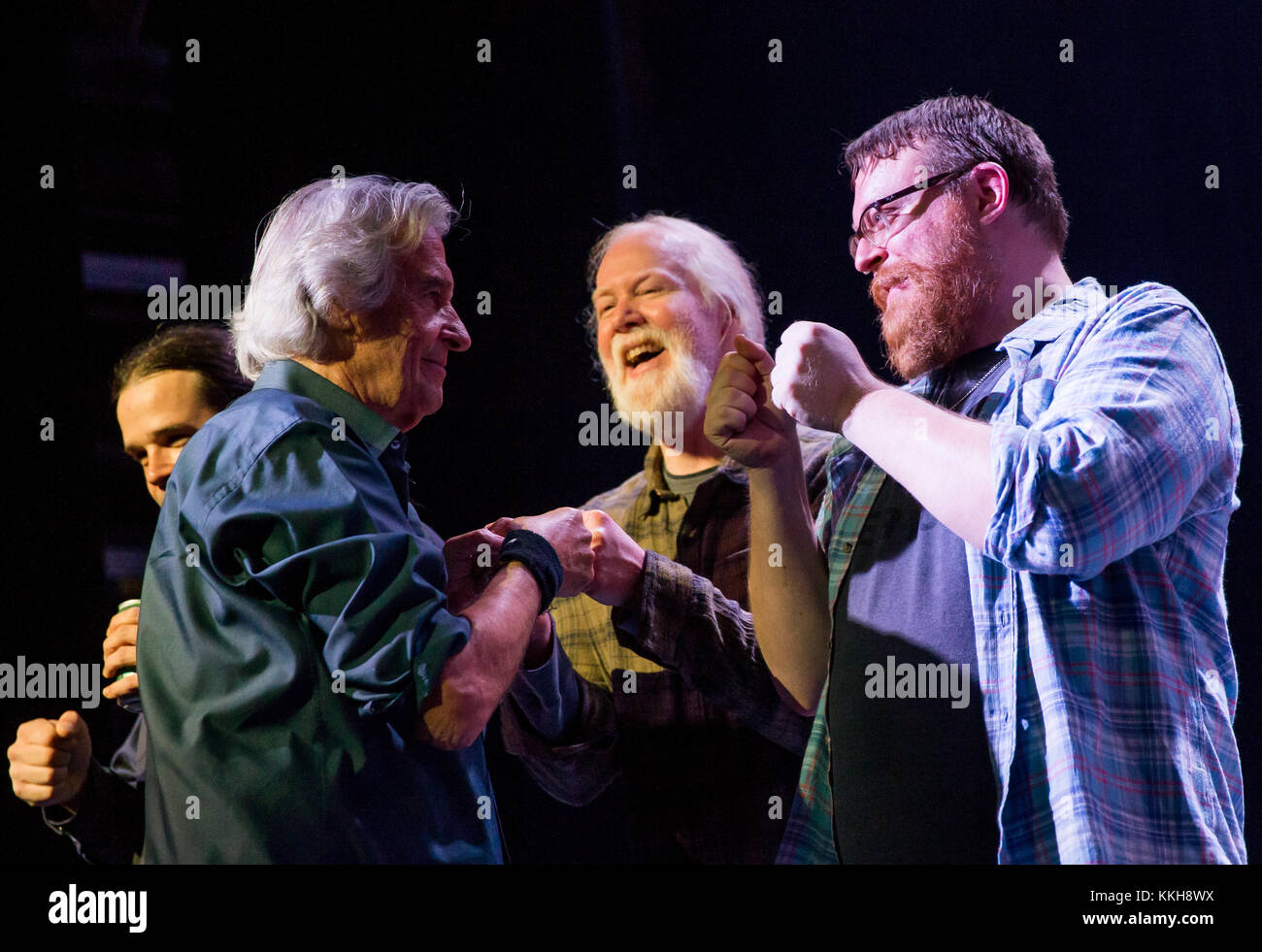 Austin, TX, USA. Nov. 2017. John McLaughling und Jimmy Herring und Bandmitglieder, die als John McLaughlin und Jimmy Herring am 30. November 2017 im Paramount Theatre in Austin, Texas auftreten. Kredit: Erik Kabik Photography/Media Punch/Alamy Live News Stockfoto