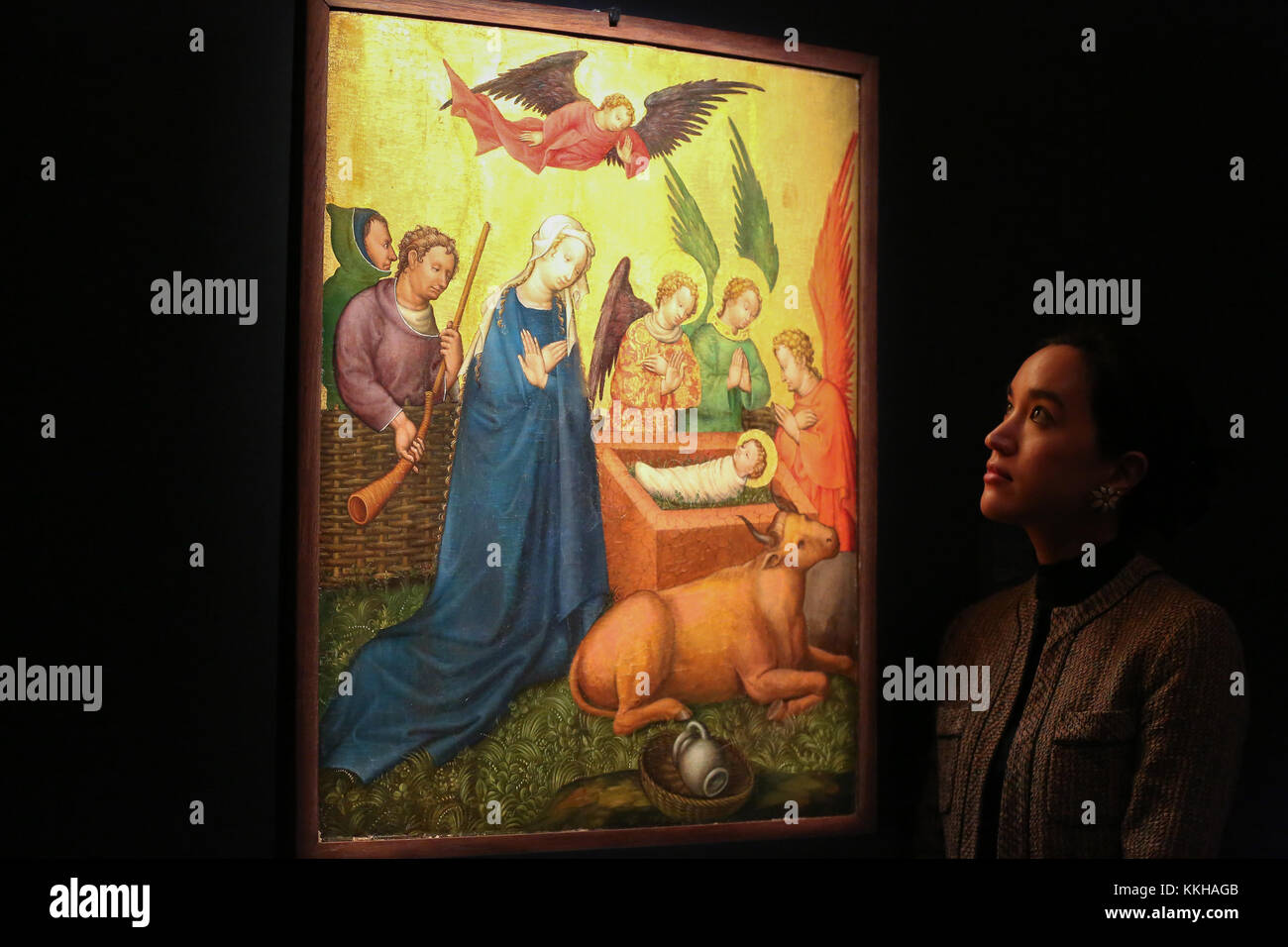 Sotheby's. London. GROSSBRITANNIEN. 1. Dez 2017 - Sotheby's Stab schaut den Meister der St. Lambrecht Votivaltarbild, Recto: Die Geburt Christi an; um 1435-40, Öl und Gold auf Tafel (est. £300,000 - 400,000) Sotheby's London Old Masters Abendverkauf findet am 6. Dezember 2017, die 400 Jahre Kunstgeschichte abdecken wird, Vom visuell feststehenden Goldgrundstück der frühen italienischen Renaissance bis zu einem der letzten und wichtigsten Kerzenlichtbilder von Joseph Wright von Derby, das in Privathand blieb. Kredit: Dinendra Haria/Alamy Live News Stockfoto