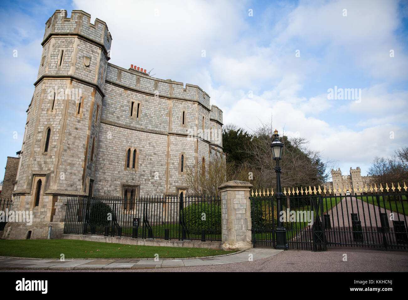 Windsor, Großbritannien. 1. Dez, 2017. Ein Blick auf Windsor Castle und das George IV Gateway von Windsor Great Park. Credit: Mark Kerrison/Alamy leben Nachrichten Stockfoto