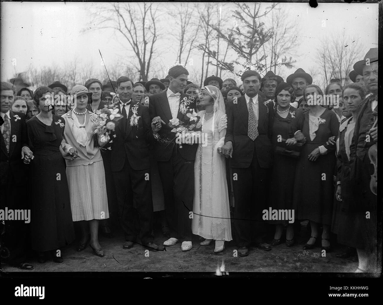 Nunta’i Ã hora CA, 2014, ist ein Foto, das einen traditionellen rumänischen Tanz, der als Hora bekannt ist, während einer Feier aufnimmt. Das Bild spiegelt die kulturelle Bedeutung dieses Volkstanz in der rumänischen Tradition wider. Stockfoto