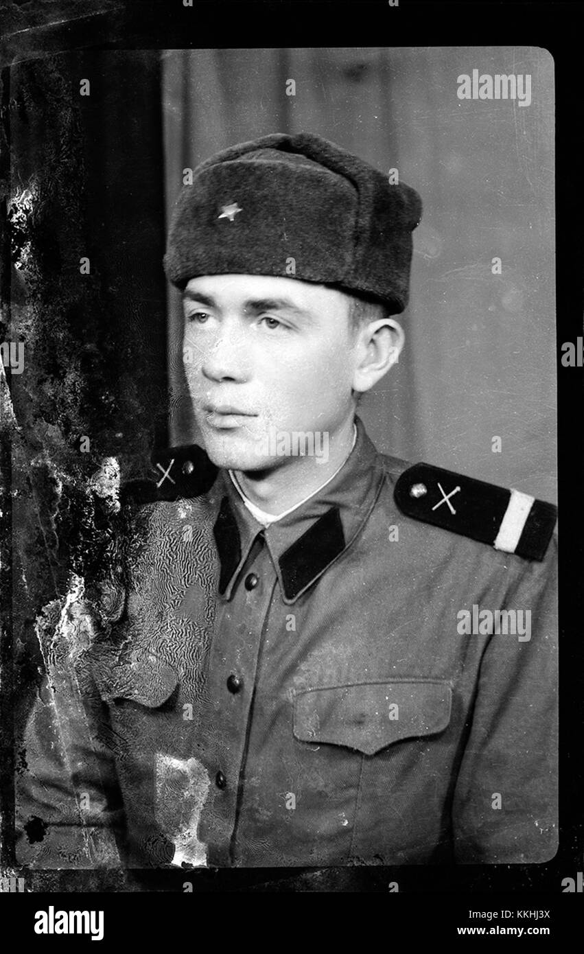 Ein Foto mit dem Titel „Militar, Planfilm CA 20140309“, das möglicherweise eine militärische Szene darstellt, die auf Film aufgenommen wurde und sich auf militärische Aktivitäten oder Strukturen konzentriert. Stockfoto