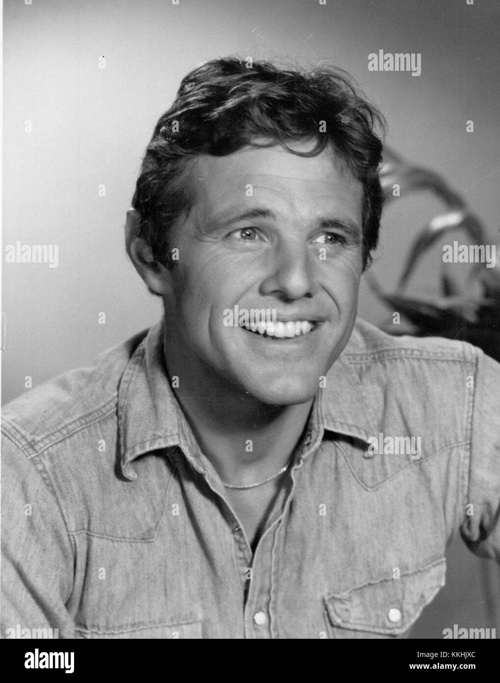 Cliff Potts ist ein Schauspieler, der für seine Rollen im Fernsehen und Film der 1970er Jahre bekannt ist. 1977 war er in verschiedenen Produktionen zu sehen, was zu seiner Anerkennung während dieser Zeit beitrug. Stockfoto