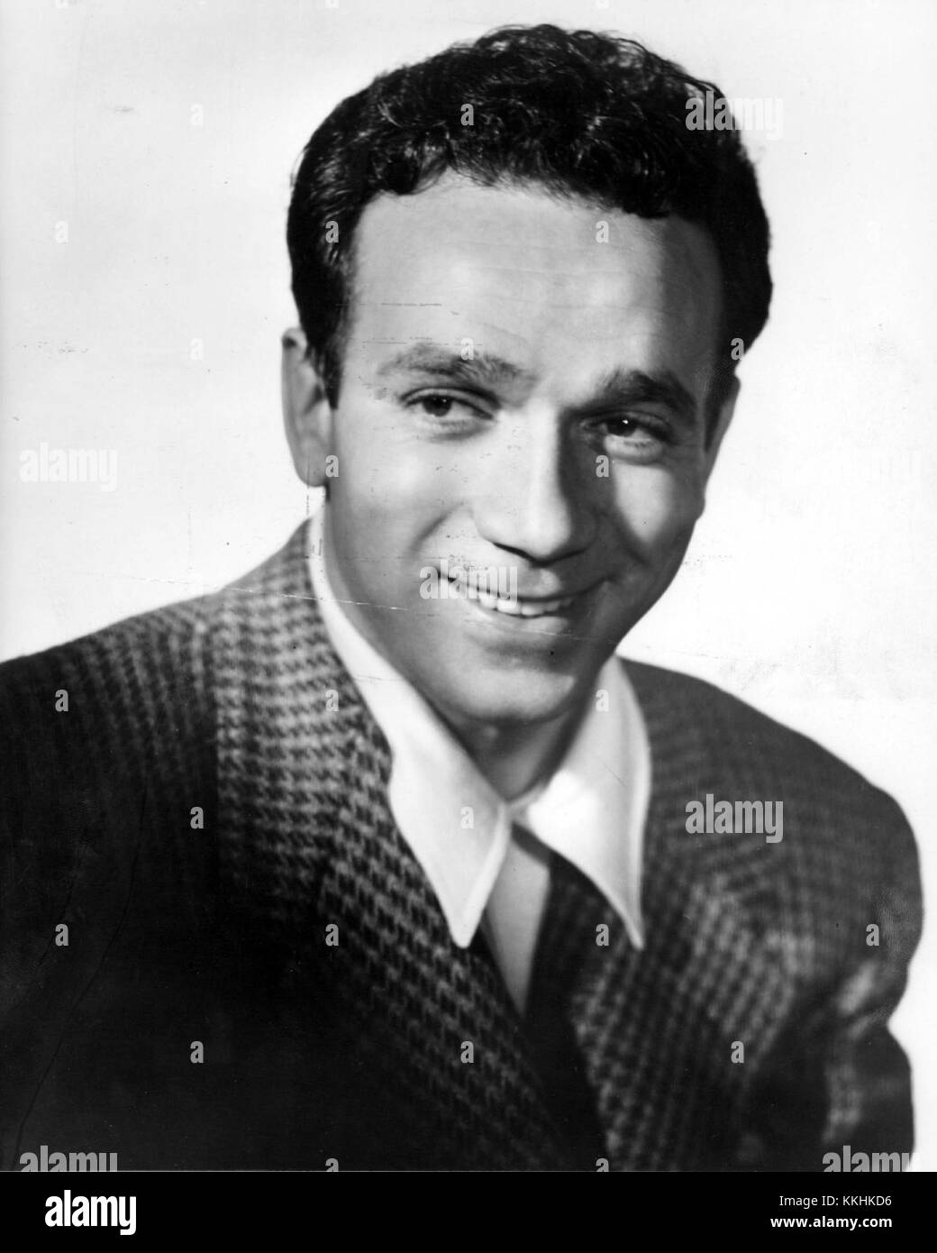 Dane Clark, ein US-amerikanischer Schauspieler, wird 1952 in einem Kontext gezeigt, der wahrscheinlich mit seiner Karriere in der Filmindustrie in Verbindung steht. Stockfoto