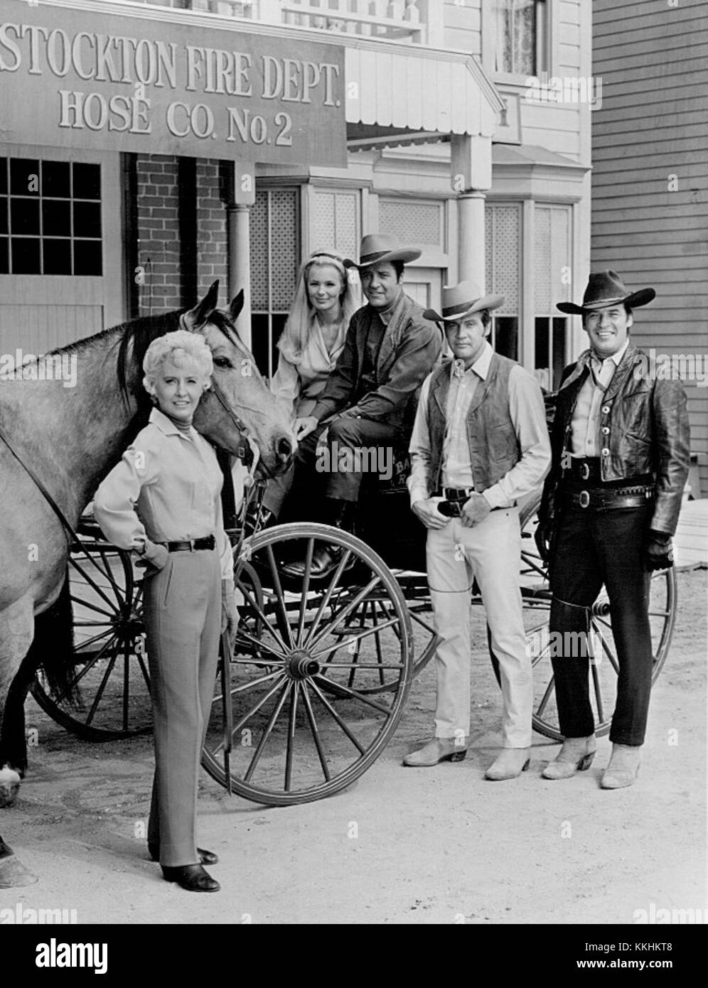 Die Besetzung der beliebten TV-Show Big Valley, die 1968 ausgestrahlt wurde, zeigt ihre Hauptdarsteller und Charaktere. Stockfoto