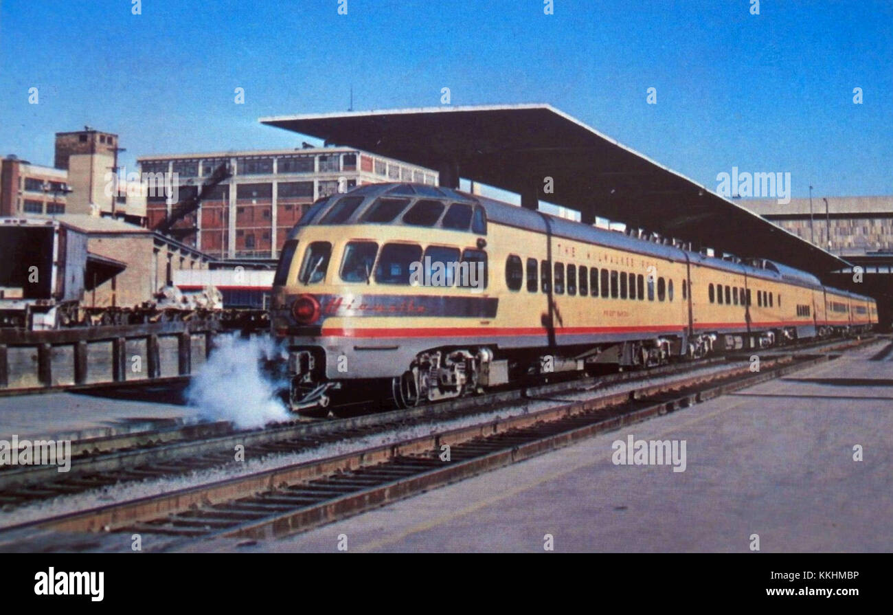 Der Milwaukee Road Skytop Observation Car, ein Luxuszugwagen, wurde 1968 gebaut. Bekannt für seine Panoramafenster und das unverwechselbare Design, war es Teil des Zugverkehrs der Milwaukee Road und bot den Passagieren eine malerische Aussicht und ein erhöhtes Reiseerlebnis. Stockfoto