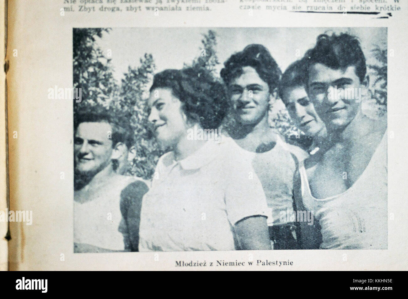 Youth Palestine Signals bezieht sich auf eine Bewegung, die sich auf die Rolle der palästinensischen Jugend bei der Förderung der palästinensischen Rechte und Unabhängigkeit konzentriert. Sie hebt ihr soziales und politisches Engagement hervor. Stockfoto