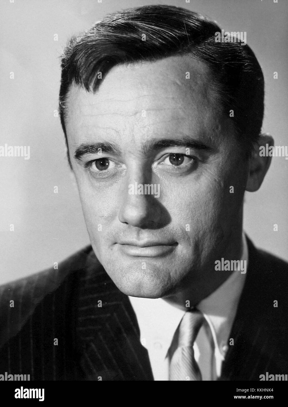 Der Schauspieler Robert Vaughn ist bekannt für seine Darstellung von Napoleon Solo in der populären TV-Serie The man from U.N.C.L.E., eine Rolle, die seinen Status als Popkultur-Ikone festigte. Stockfoto