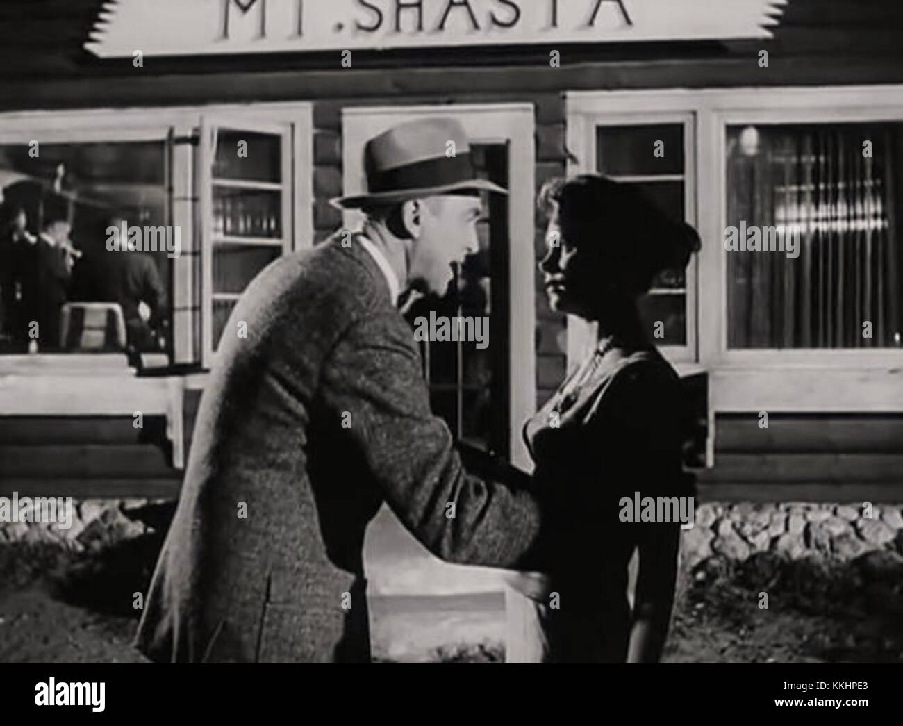 James Stewart und Lee Remick spielen die Hauptrollen im Trailer für den Film *Anatomy of a Murder*, einem Gerichtsdrama, das in den 1950er Jahren spielt Der Film erforscht rechtliche und moralische Dilemmata in einem Mordprozess. Stockfoto