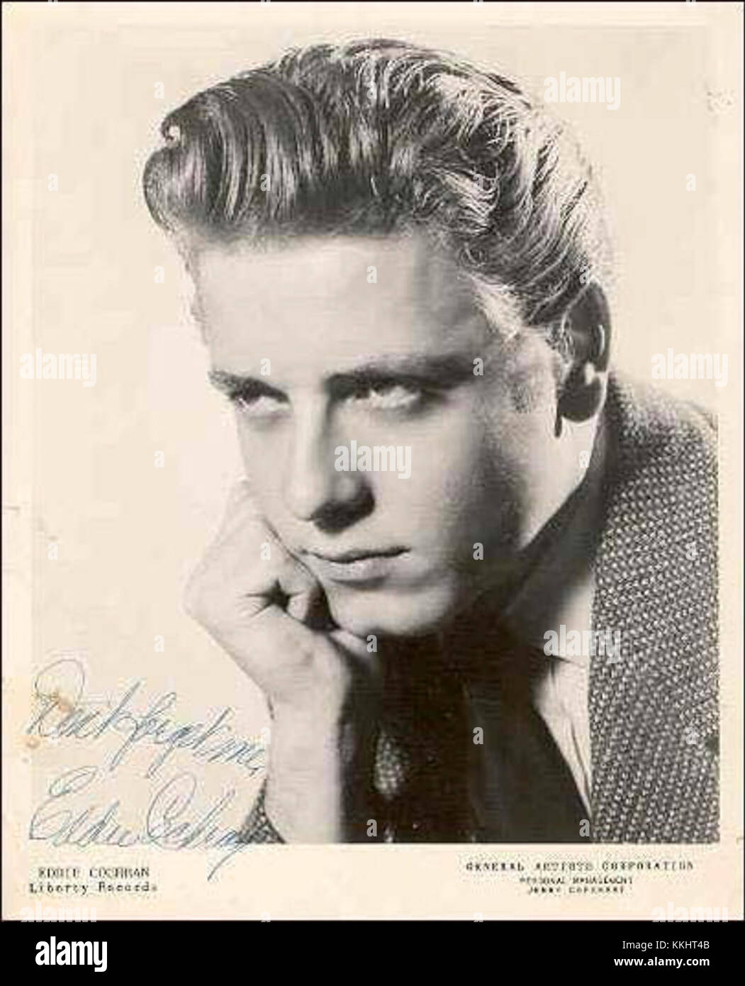 Eddie Cochran war ein US-amerikanischer Rock-and-Roll-Star, bekannt für Hits wie „Summertime Blues“ und „C'MON Everybody“. Sein Einfluss auf die Rockszene machte ihn zu einer Schlüsselfigur in der Musikkultur der 1950er Jahre. Stockfoto