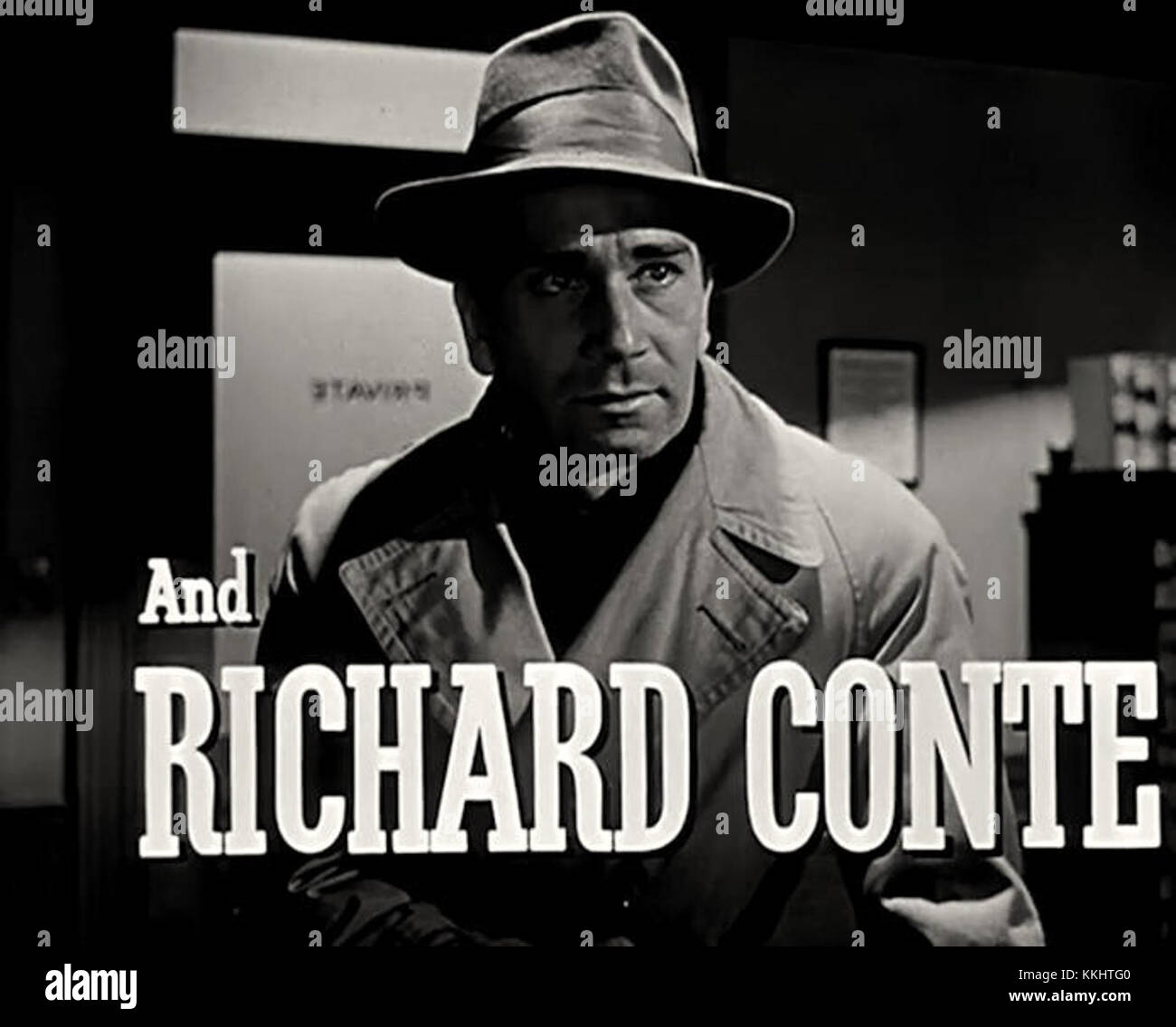 Richard Conte spielt in dem Film „Cry of the City“, einem klassischen Film Noir. Seine Performance spielt eine zentrale Rolle in der Geschichte, die Kriminalität, Verrat und moralische Ambiguität in einer düsteren urbanen Umgebung beinhaltet. Stockfoto