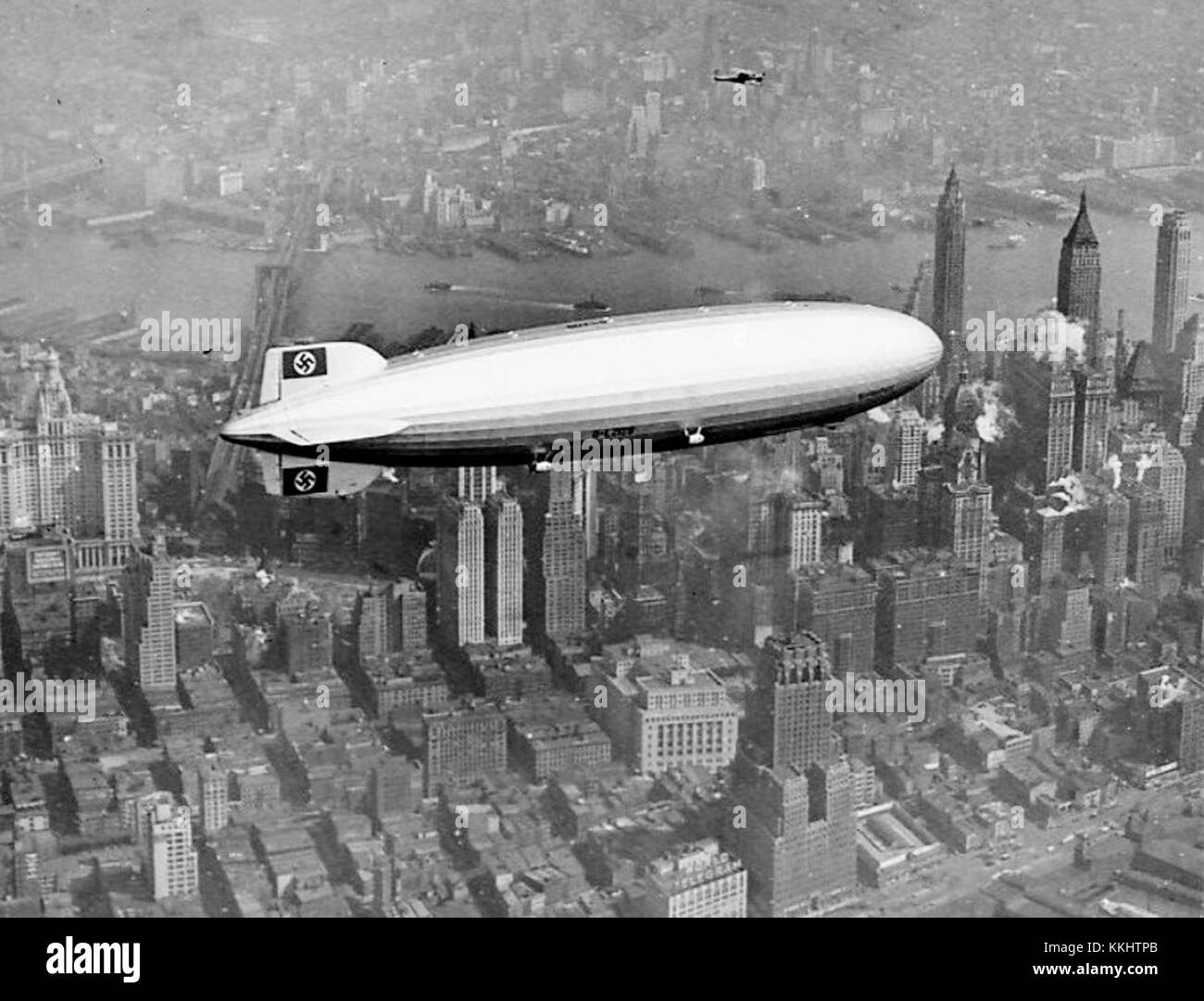 Die Hindenburg war ein deutsches Passagier-Luftschiff, das 1937 bei dem Versuch abstürzte, in Lakehurst, New Jersey zu landen. Es wurde ursprünglich fotografiert, als es vor der Katastrophe über New York flog. Stockfoto