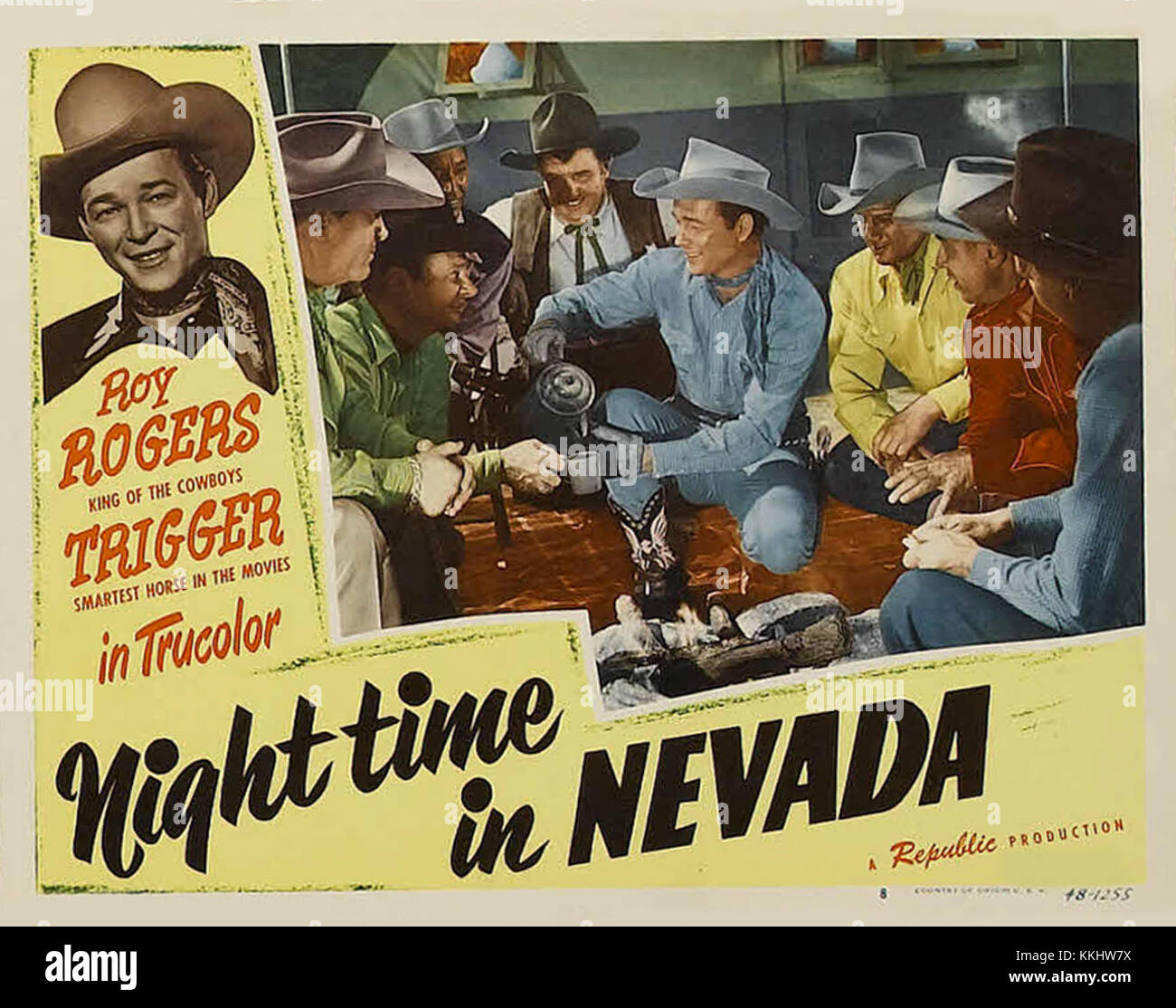 Ein Vintage-Poster, das die ruhigen und fesselnden Nachtszenen von Nevada darstellt und die Landschaft und das einzigartige Ambiente des Bundesstaats bei Nacht unterstreicht. Stockfoto