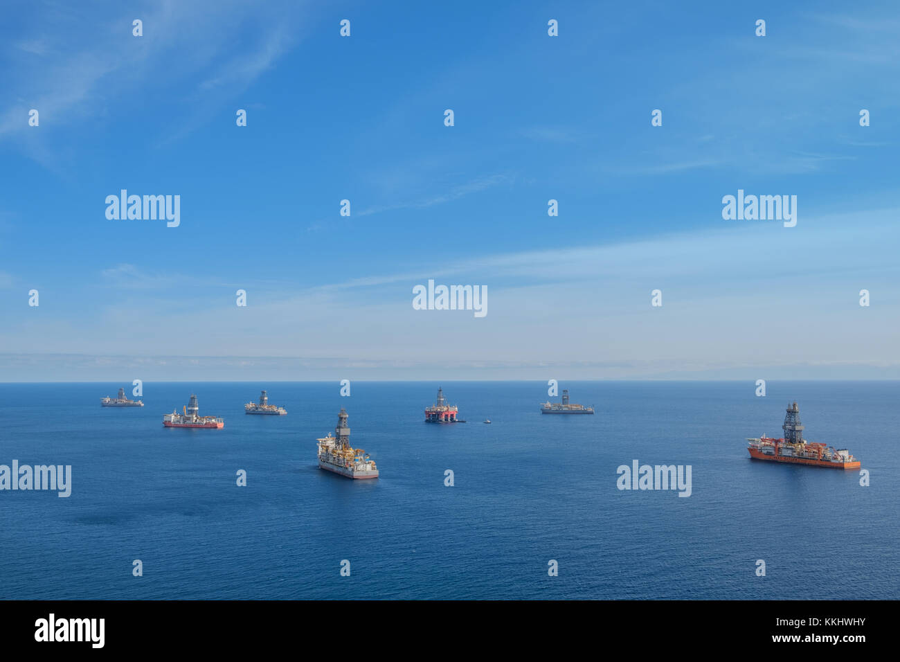 Schiff und Bohrplattform, offshore bohren Schiffe, ocean-Antenne - Stockfoto
