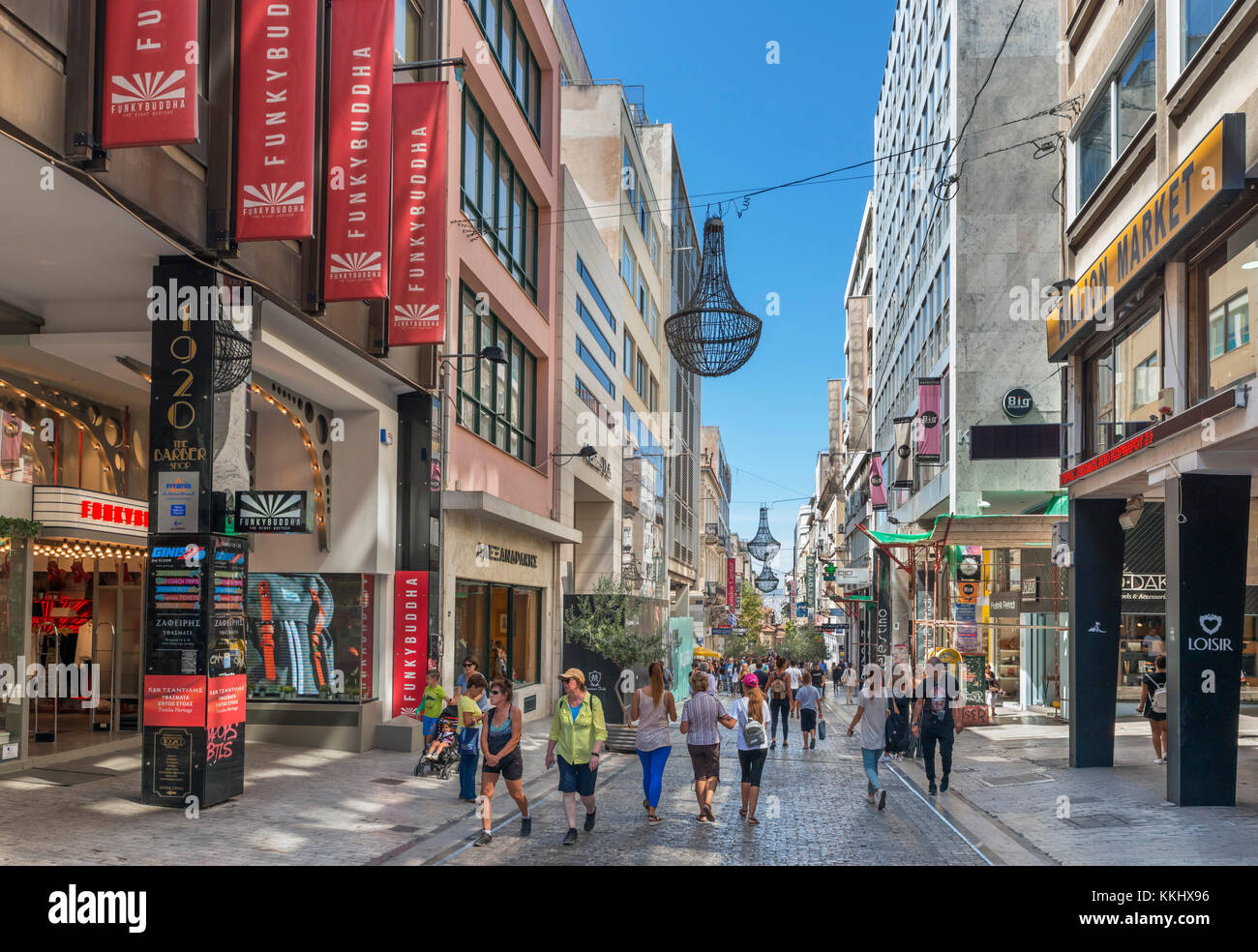 Die Geschäfte in der Ermou Straße im Zentrum von Athen, Griechenland Stockfoto
