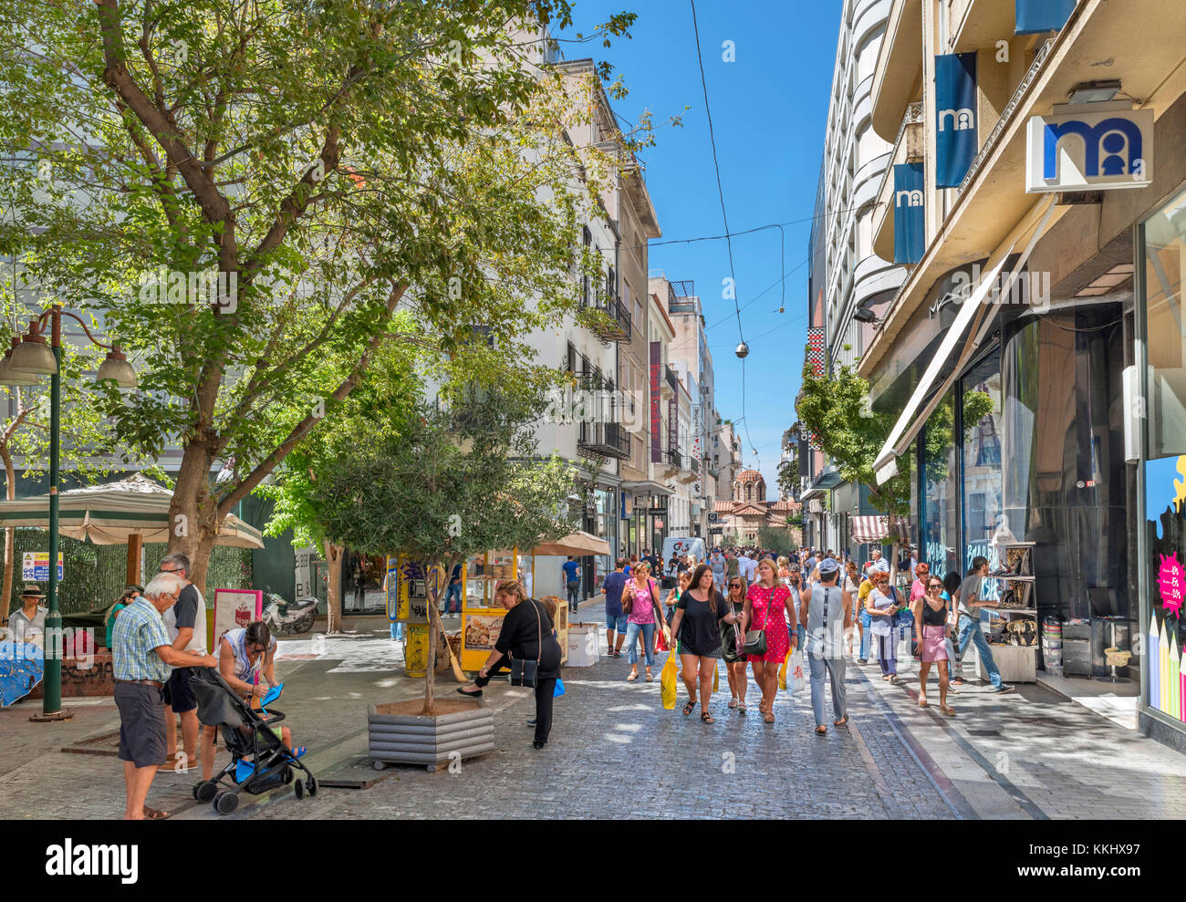Die Geschäfte in der Ermou Straße im Zentrum von Athen, Griechenland Stockfoto