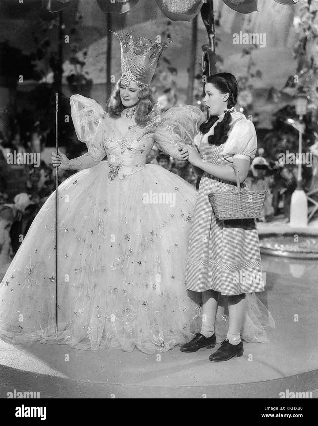 Billie Burke und Judy Garland der Zauberer von Oz (1939) Stockfoto