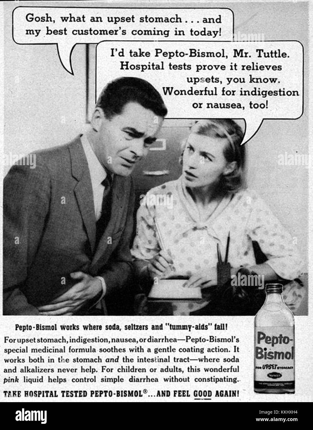 Eine Werbung von Pepto Bismol aus dem Jahr 1957 zeigt die Bemühungen der Marke, ihr Verdauungshilfsmittel zu bewerben. Der Werbespot hebt die Verwendung des Produkts bei häufigen Magenbeschwerden wie Verdauungsstörungen und Übelkeit hervor und greift den Marketingstil der Mitte des Jahrhunderts auf. Stockfoto