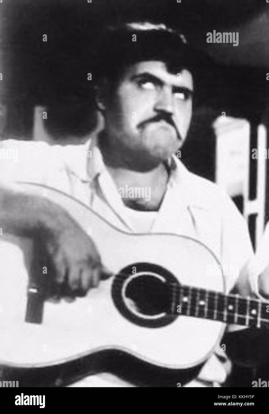 Viruta und Capulina waren beliebte mexikanische Komiker, und in „La sombra del otro“ werden sie in einer komödiantischen Szene gezeigt, die ihren einzigartigen Humor und ihre kulturelle Bedeutung in der mexikanischen Unterhaltung unterstreicht. Stockfoto