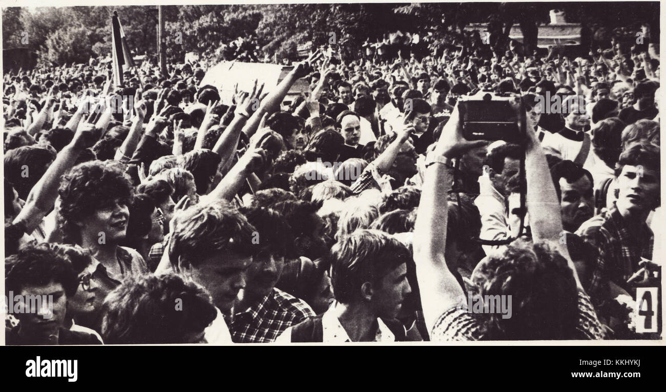 Die Beerdigung von Grzegorz Przemyk in Polen war ein bedeutendes Ereignis in der polnischen Geschichte, da er während der kommunistischen Ära in den 1980er Jahren Opfer politischer Unterdrückung wurde Stockfoto