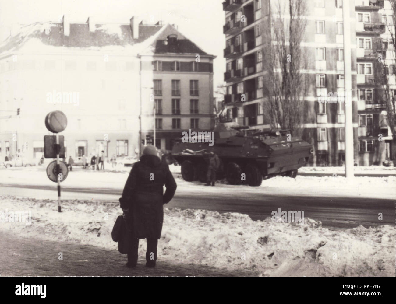 Der Kriegszustand in Polen im Winter 1981 war ein bedeutender historischer Moment. Diese Zeit ist geprägt von der Erklärung der Regierung zum Kriegsrecht als Reaktion auf Unruhen und Proteste. Stockfoto