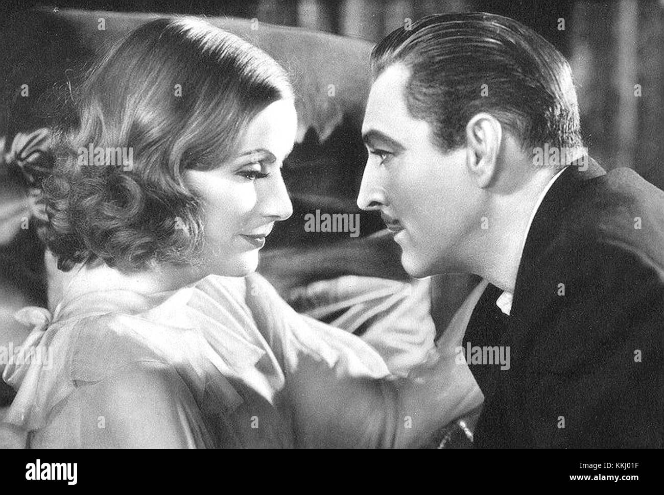 Eine Szene, die ein Grand Hotel darstellt, das Luxus und Pracht im Kontext von Gastfreundschaft und architektonischem Design zeigt. Stockfoto