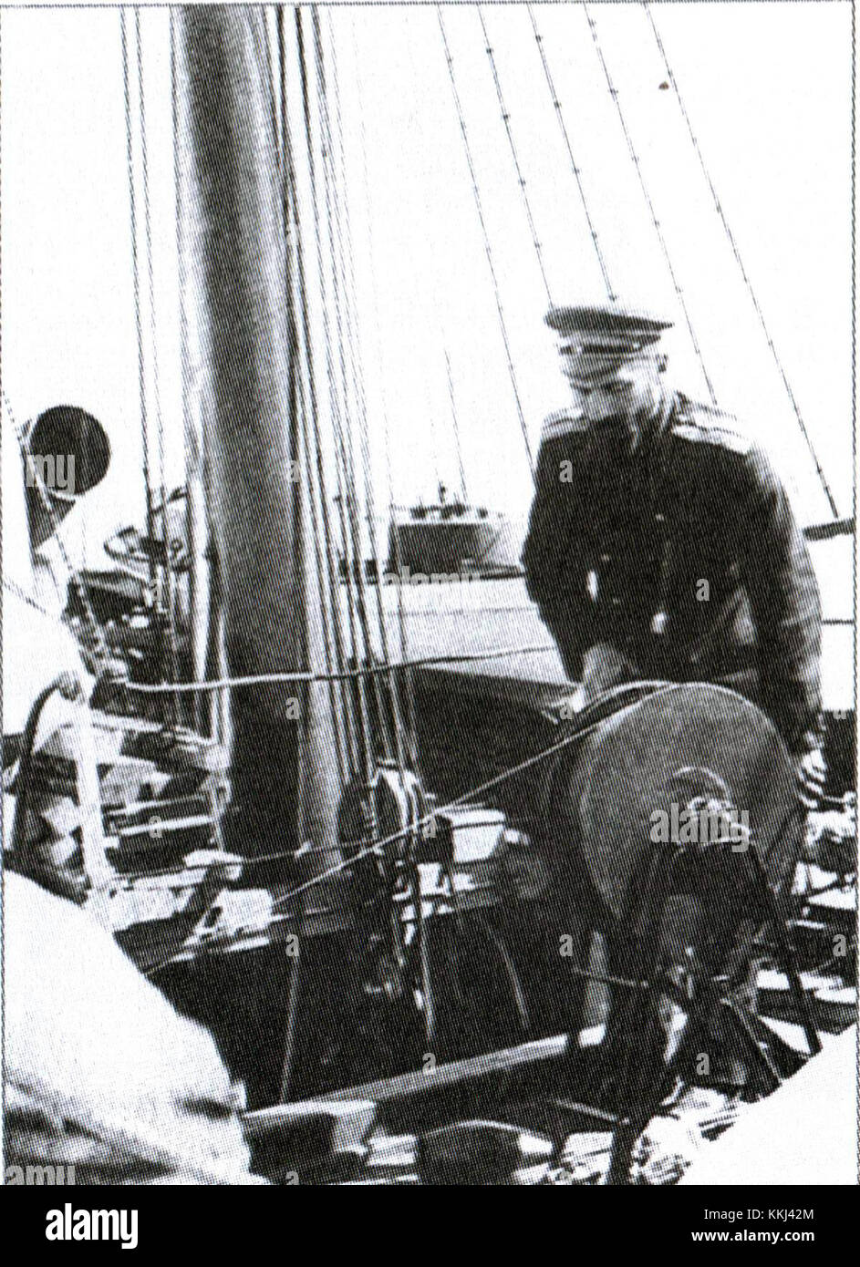 Dieses Bild repräsentiert eine Szene aus der Fernsehserie „Koltschak: Der Nachtstalker“ der 1970er Jahre. Die Geschichten der showâ drehten sich um paranormale Untersuchungen und das Lösen von Rätseln, wobei der Protagonist Koltschak, ein Reporter, übernatürliche Ereignisse aufdeckte. Stockfoto