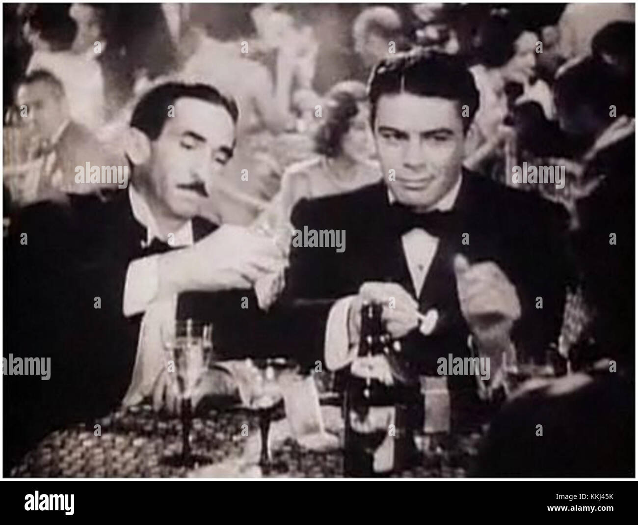 Scarface (1932) ist ein klassischer Gangsterfilm von Howard Hawks mit Paul Muni. Der Film schildert den Aufstieg von Tony Camonte, einem rücksichtslosen Gangster in Chicago, und wurde zu einem der einflussreichsten Filme in der amerikanischen Filmgeschichte. Stockfoto