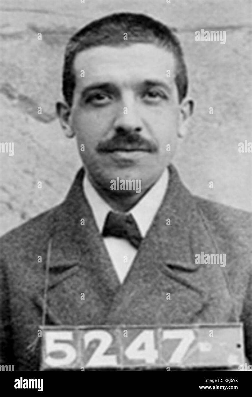 Ponzi, ein Begriff, der häufig mit Finanzbetrug in Verbindung gebracht wird, bezieht sich auf ein System, bei dem frühere Anleger Renditen erhalten, die das Kapital neuer Anleger anstelle von Gewinnen verwenden. Benannt nach Charles Ponzi, erlangte dieser Betrug Anfang des 20. Jahrhunderts Bekanntheit, weil er Investoren betrogen hatte. Stockfoto