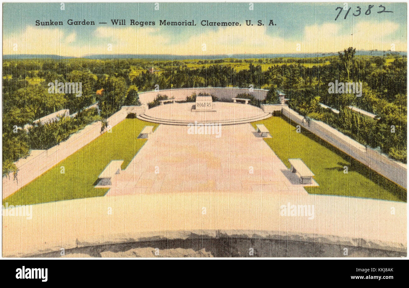 Der Sunken Garden am will Rogers Memorial in Claremore, Oklahoma, ist ein landschaftlich gestalteter Bereich, der dem Leben und Erbe von will Rogers gewidmet ist. Es verfügt über ein versunkenes Design mit ornamentalen Pflanzen, Bäumen und Skulpturen und bietet Besuchern eine friedliche Umgebung, in der sie über Rogers Beitrag zur amerikanischen Kultur nachdenken können. Stockfoto