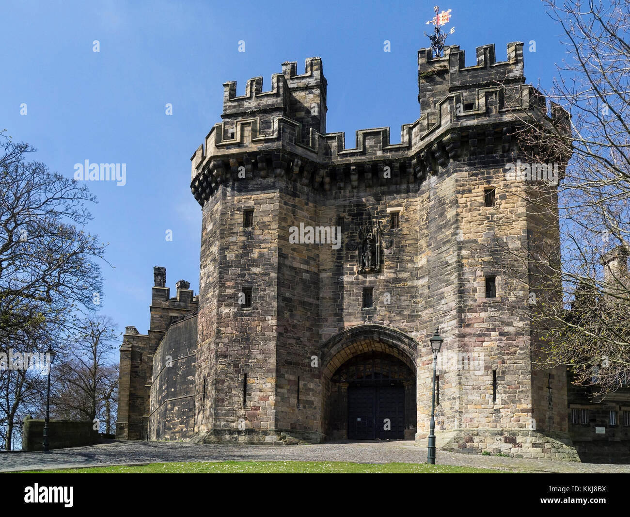 Lancaster Castle ist eine mittelalterliche Burg in der Lancaster in der englischen Grafschaft Lancashire. Seine frühe Geschichte ist unklar, kann aber founde wurden Stockfoto