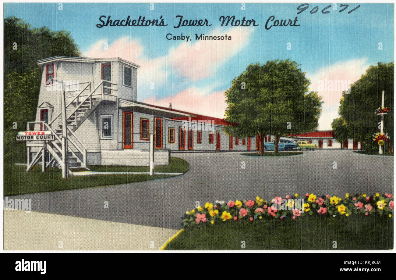 Shackelton's Tower Motor Court in Canby, Minnesota, verfügt über einen zentralen Turm mit einer Aussichtsplattform, die einen Panoramablick bietet. Der Hof besteht aus 19 Einheiten, einige mit Kochmöglichkeiten, und bietet Annehmlichkeiten wie private Duschen und belüftete Gasheizung. Das Hotel liegt am Highway 75 North und ist ein Beispiel für die Straßenarchitektur aus der Mitte des 20. Jahrhunderts. Stockfoto