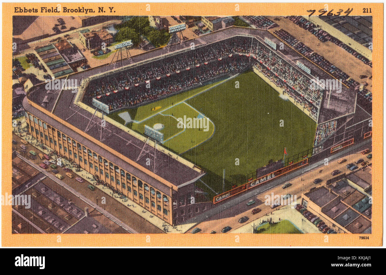 Ebbets Field in Brooklyn, New York, war ein historisches Baseballstadion, in dem die Brooklyn Dodgers von 1913 bis zu ihrem Umzug nach Los Angeles im Jahr 1958 beheimatet waren. Das Stadion war von Anfang bis Mitte des 20. Jahrhunderts ein wichtiger Veranstaltungsort für Baseball und war bekannt für seine leidenschaftliche Fangemeinde und eine bedeutende Rolle in der Geschichte des Sports. Sie wurde 1960 abgerissen, um Platz für eine Wohnsiedlung zu schaffen. Stockfoto