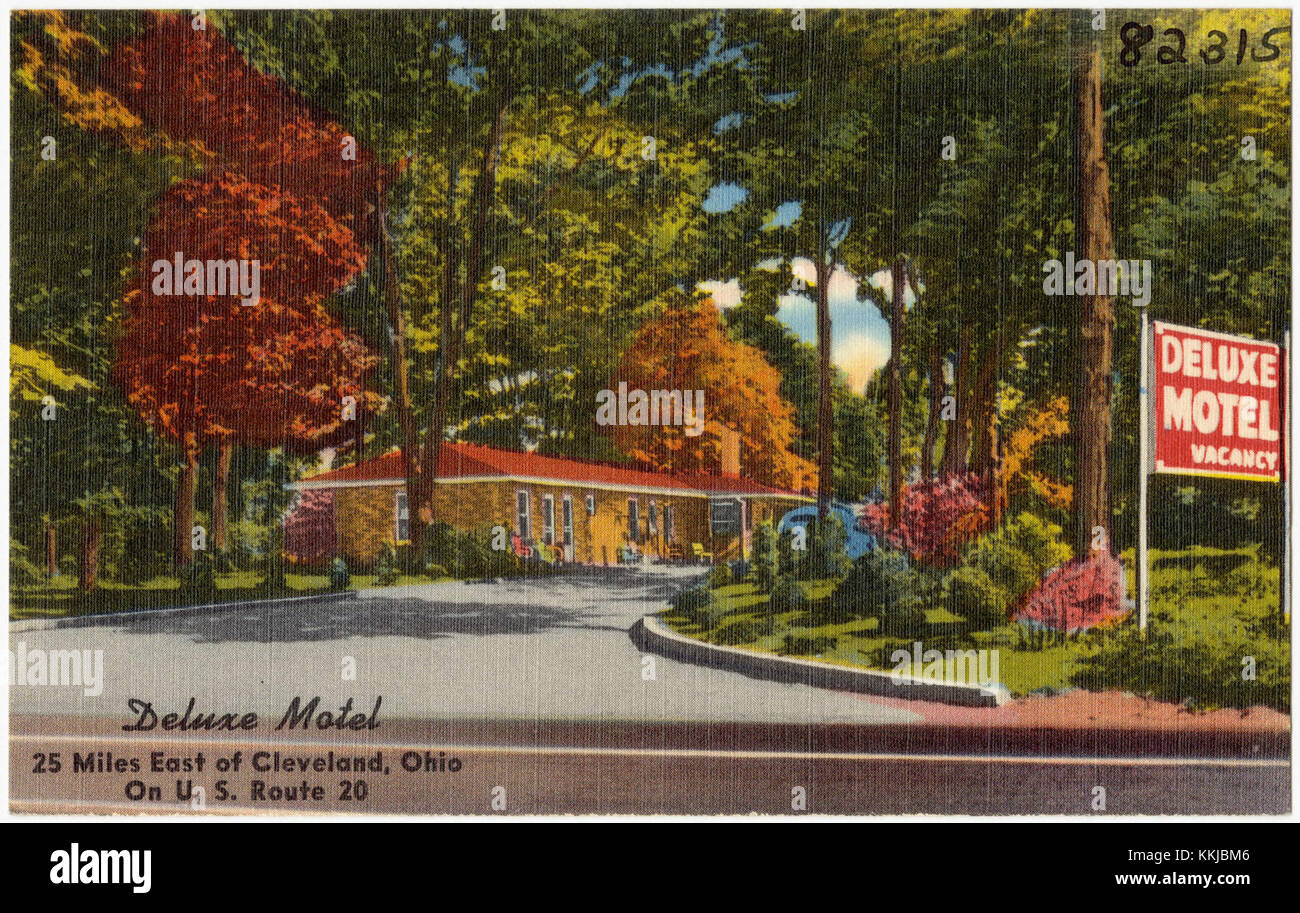 Das Deluxe Motel liegt 40 km östlich von Cleveland, Ohio, an der U.S. Route 20, und ist ein Motel aus der Mitte des 20. Jahrhunderts, das die Entwicklung amerikanischer Unterkünfte am Straßenrand in der Nachkriegszeit widerspiegelt. Stockfoto