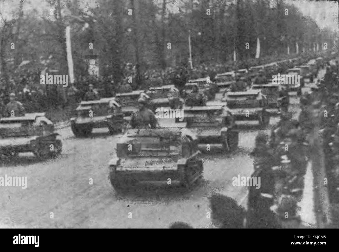 Die Tankettenparade am 11. November 1936 in Polen stellte Militärfahrzeuge vor, insbesondere kleine leichte Panzer, die als Tanketten bekannt waren. Diese Fahrzeuge waren Teil der Parade der polnischen Armee zum Gedenken an den polnischen Unabhängigkeitstag. Die Veranstaltung stellte die Militärtechnologie der damaligen Zeit vor. Stockfoto