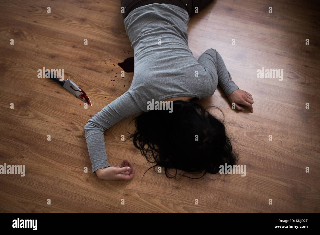 Tote frau liegend Fotos und Bildmaterial in hoher Auflösung Alamy