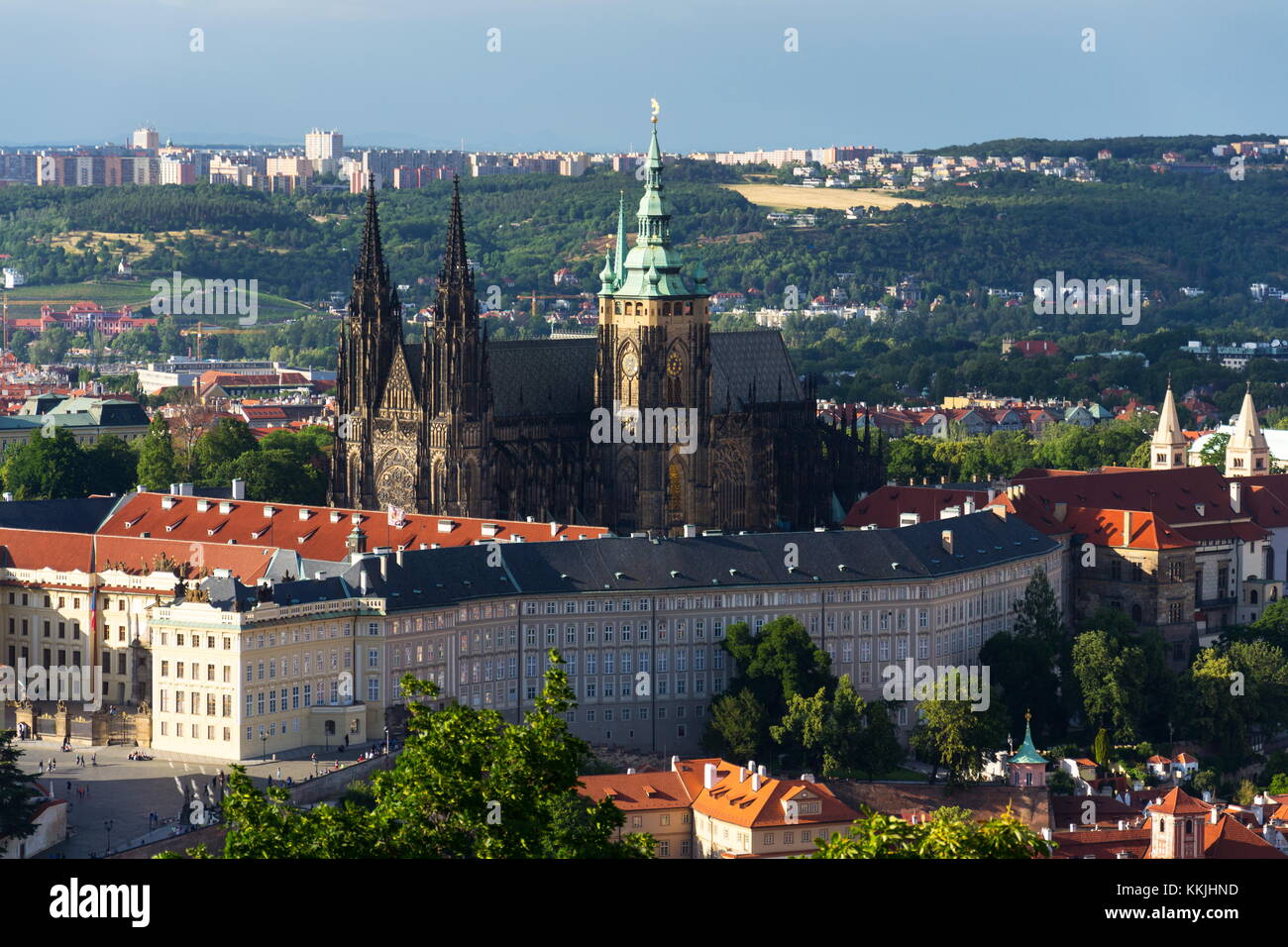 Prager Panorama mit St. Veits-Kathedrale und Prager Burg Stockfoto