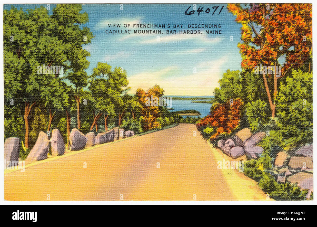 Diese Aussicht fängt Frenchman's Bay vom Cadillac Mountain in Bar Harbor, Maine aus ein. Bekannt für seine atemberaubende Landschaft, ist die Gegend ein beliebtes Ziel für Naturliebhaber und Touristen. Stockfoto