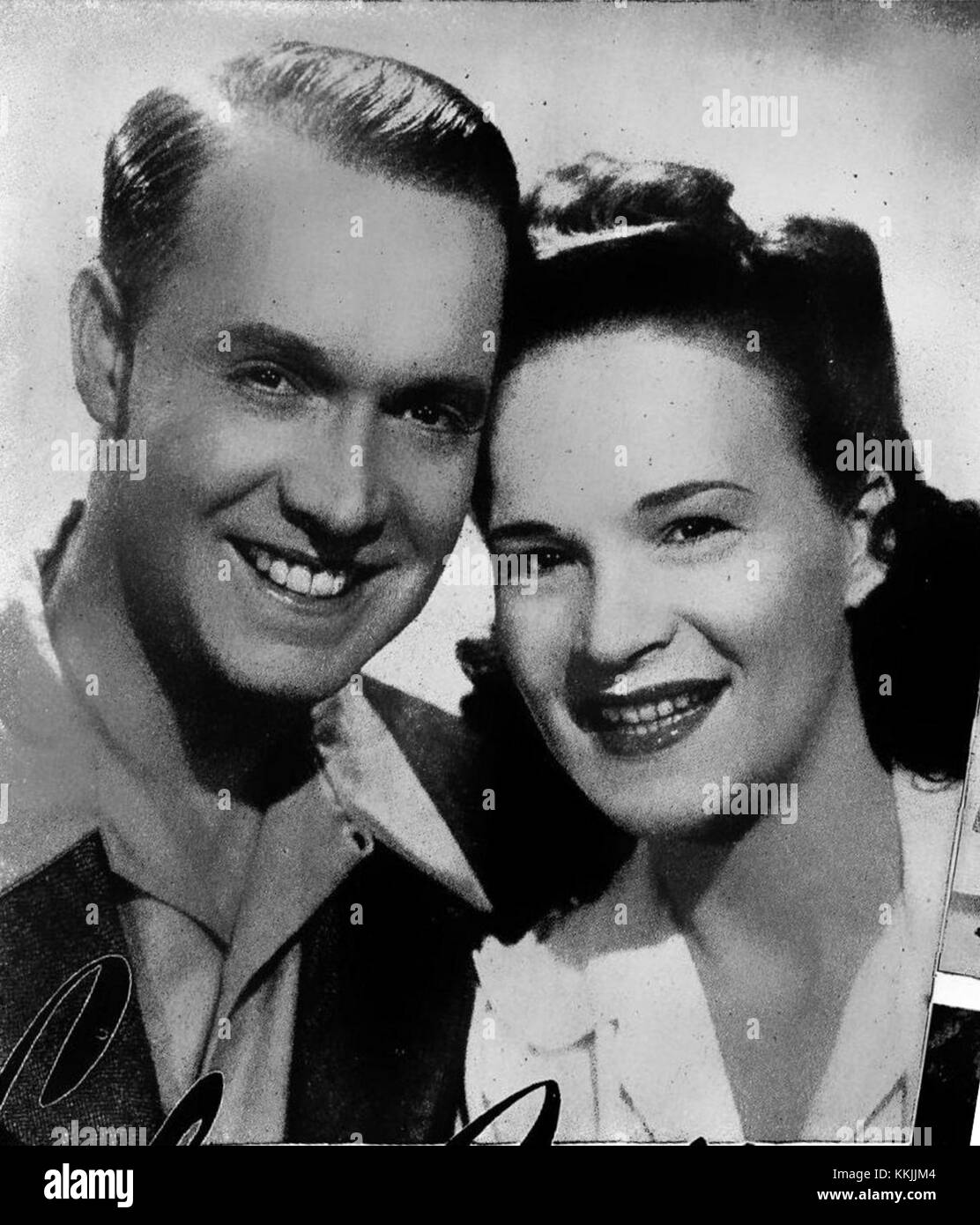 Eine Vintage-Werbetafel für das Musikduo Lulu Belle und Scotty, berühmt für seine Beiträge zur Country- und Bluegrass-Musik. Dieses Bild zeigt den Werbestil der Werbung für Musikstücke aus der Mitte des 20. Jahrhunderts. Stockfoto