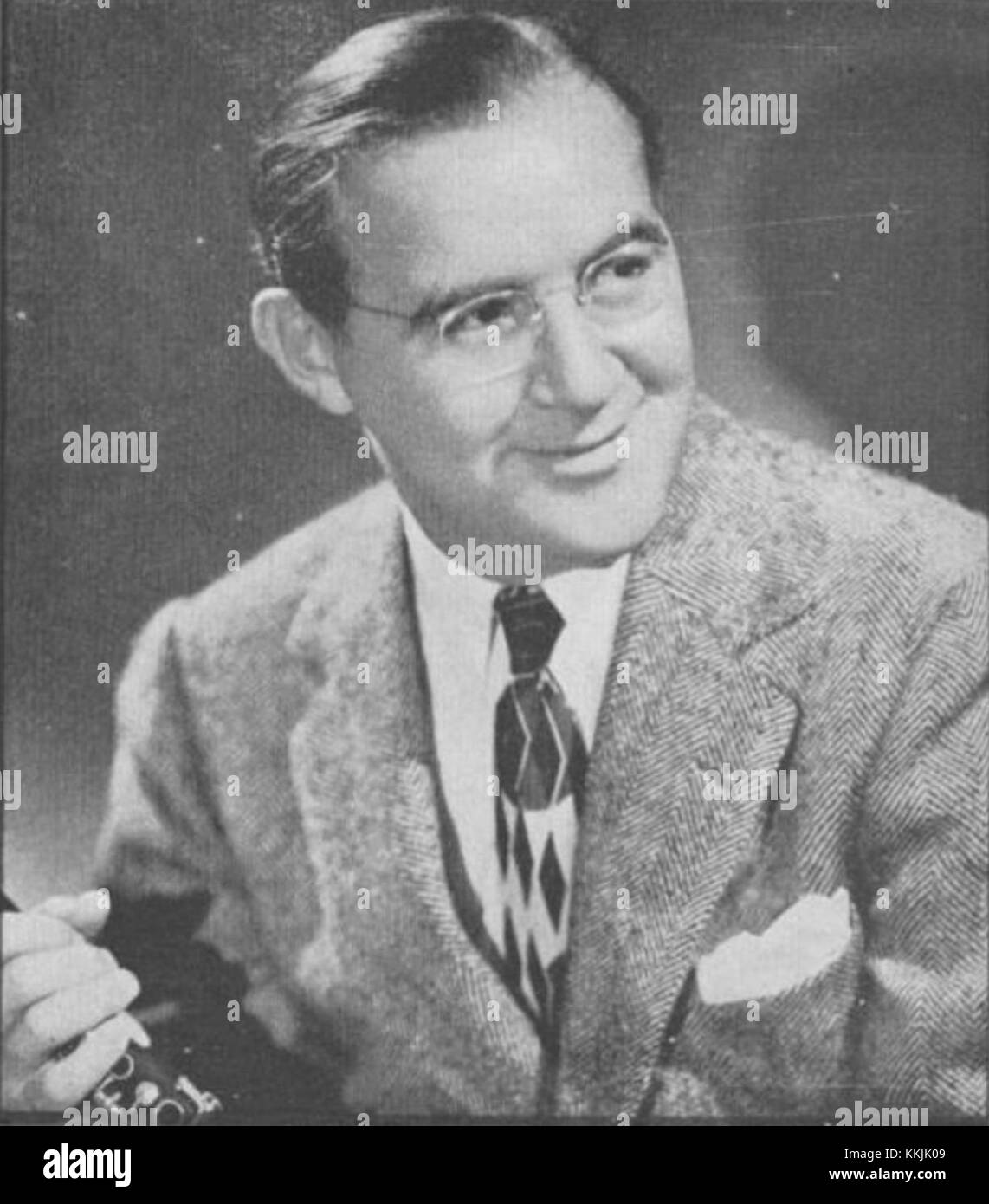 Benny Goodman, bekannt als King of Swing, war eine berühmte amerikanische Klarinettistin und Bandleader. Diese Plakatwand verweist wahrscheinlich auf seine Prominenz in der Musikindustrie und seinen Einfluss auf Jazz und Swing. Stockfoto