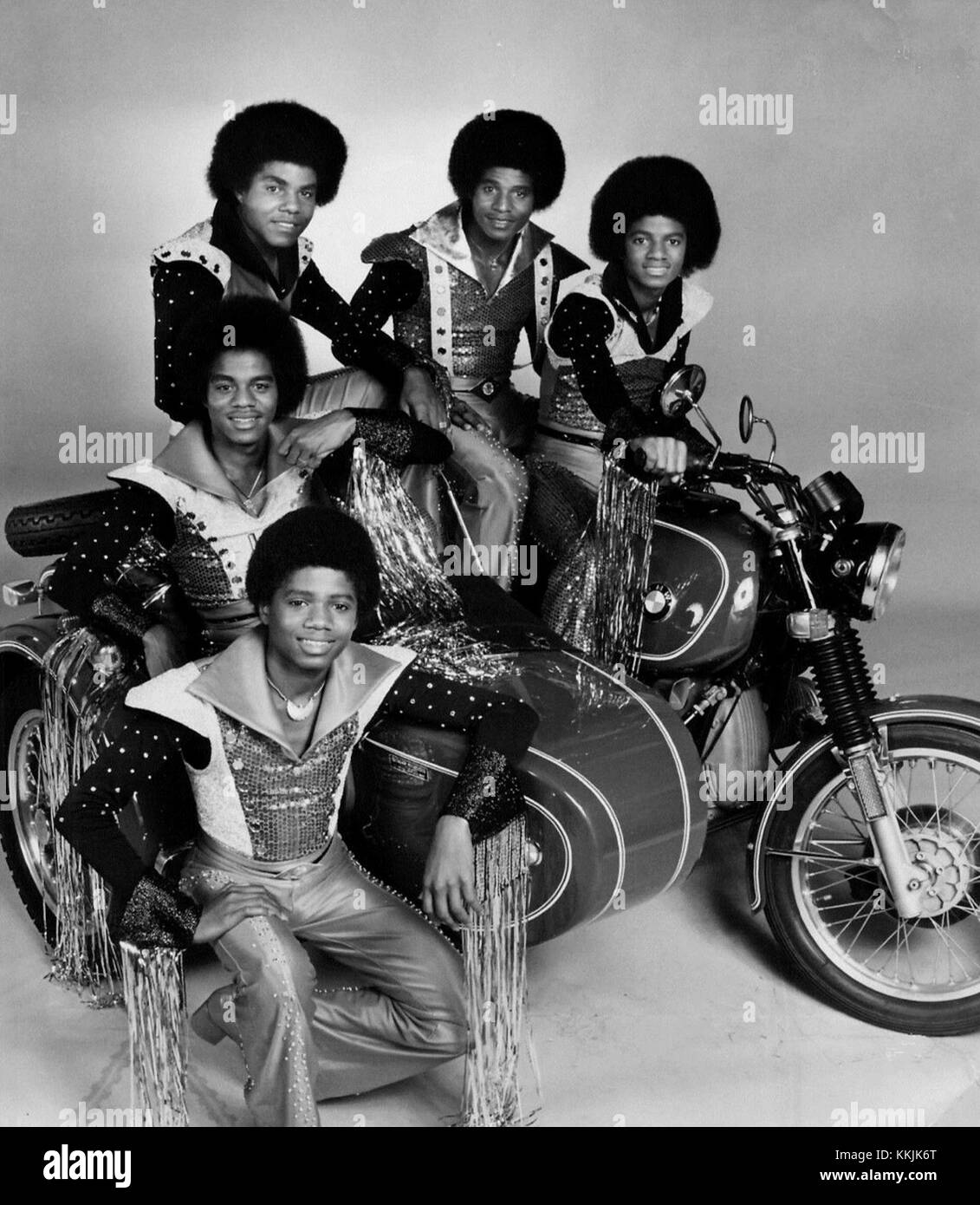 Die Jacksons, eine ikonische amerikanische Popband, machte 1977 mit ihrer Musik und ihren Auftritten einen bedeutenden Einfluss. Dieser Titel kann sich auf eine bestimmte Veranstaltung oder ein Konzert in diesem Jahr beziehen. Stockfoto