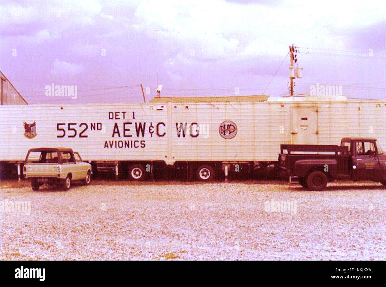 552d Airborne Early Warning and Control Wing Avionics Trailer Stockfoto