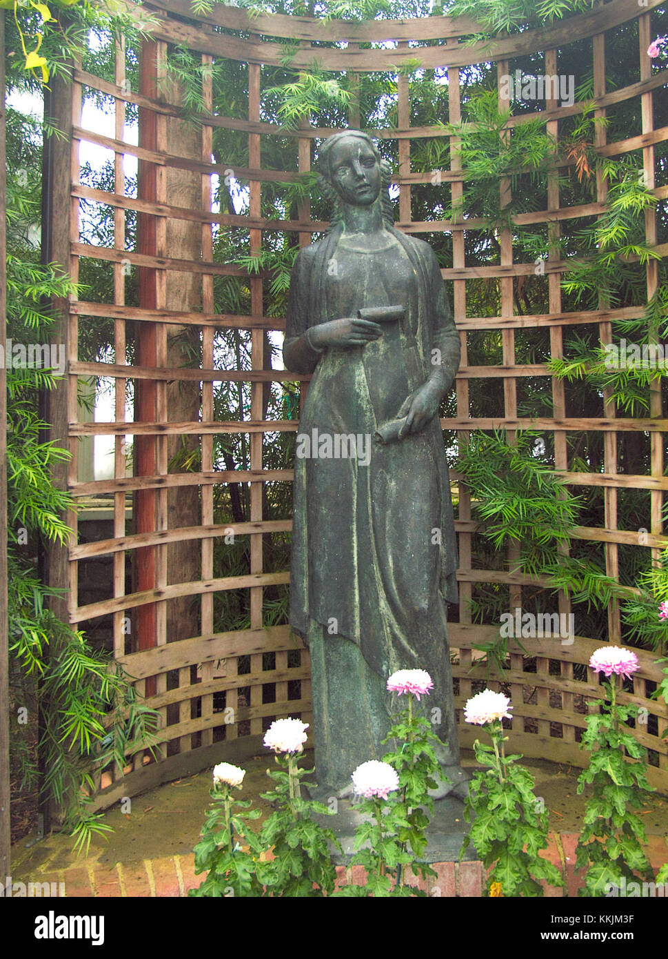 Im Broderie Room des Phipps Conservatory in Pittsburgh befindet sich die Maiden Statue von Edmund Amateis, die im Oktober 2015 aufgenommen wurde. Die Statue zeigt Amateis' skulpturale Arbeiten in einem botanischen Setting. Stockfoto