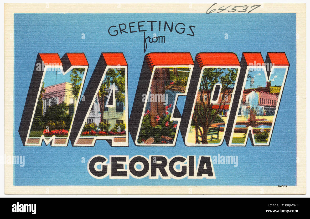 Eine Vintage-Postkarte mit dem Titel „Greetings from Macon, Georgia“ zeigt ein Bild, das die Wahrzeichen der Stadt repräsentiert und den Charme der Südstaaten und die historische Architektur einfängt. Macon, bekannt für sein reiches kulturelles Erbe, ist oft für seine Musikgeschichte und als wichtiger Teil der Geschichte Georgiens bekannt. Stockfoto