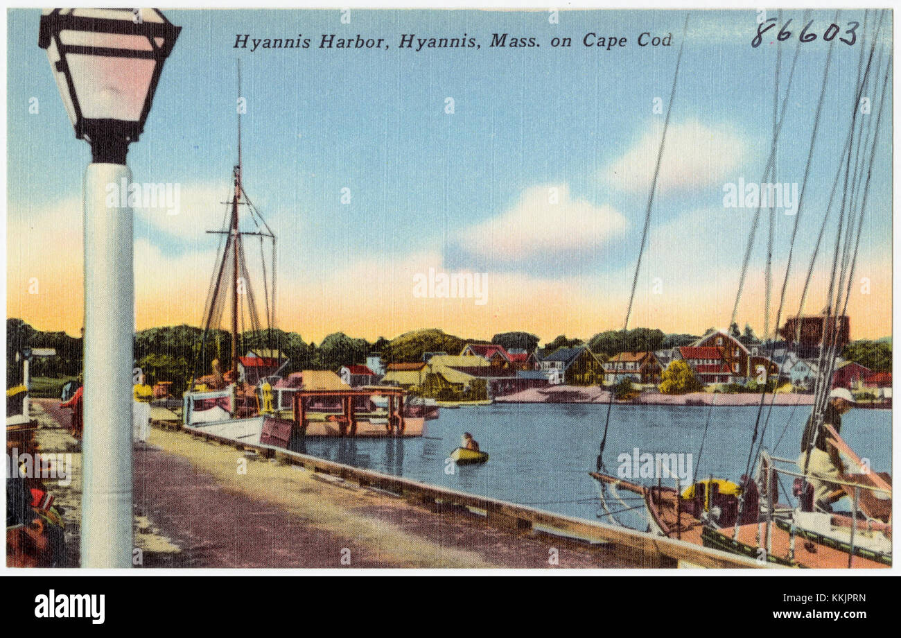 Hyannis Harbor ist ein bekannter Hafen in Hyannis, Massachusetts, am Cape Cod. Es ist bekannt für seine maritimen Aktivitäten, die malerische Aussicht und als Drehscheibe für Fährverbindungen zu den nahe gelegenen Inseln. Stockfoto