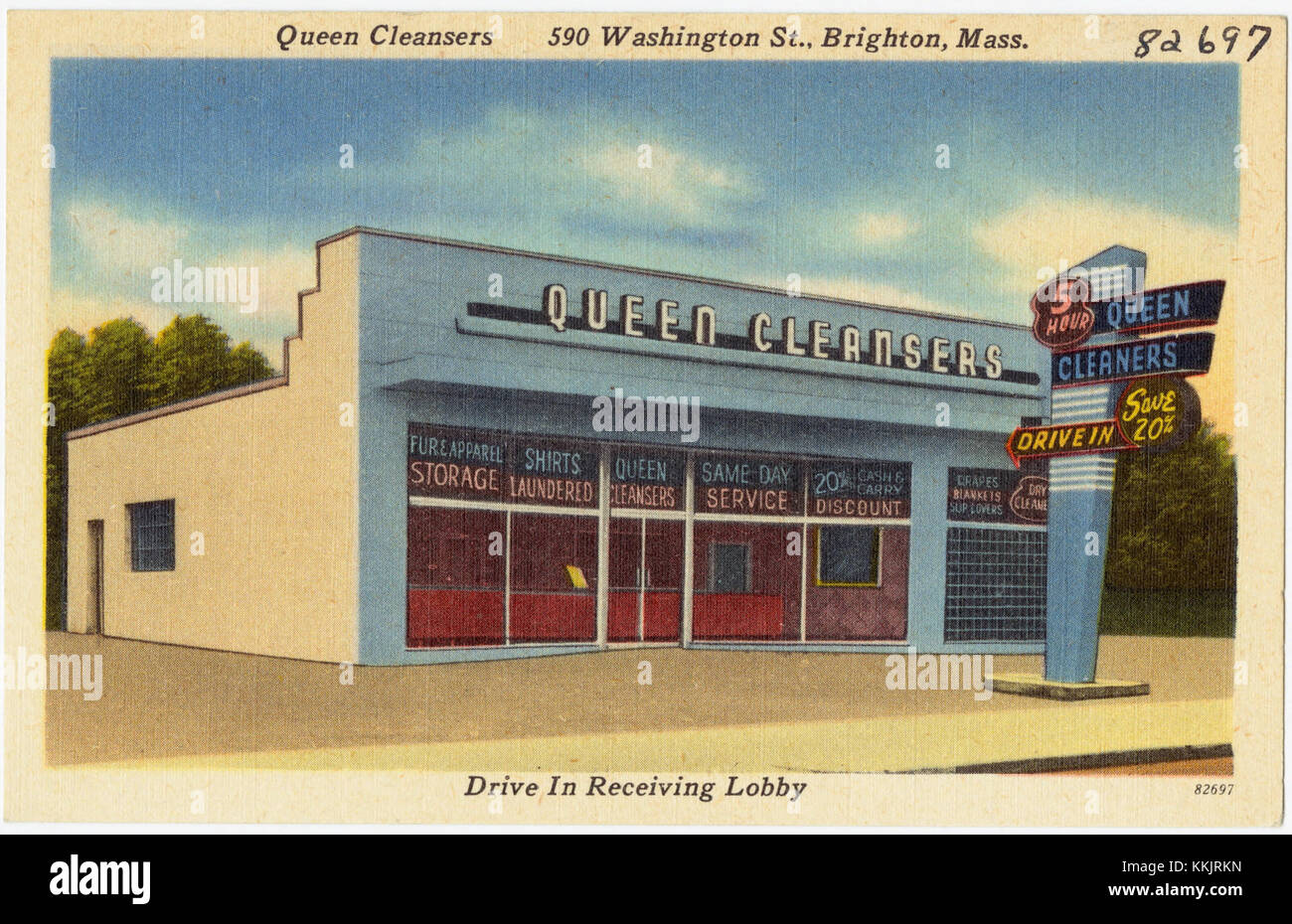 Queen Cleansers befindet sich an der 590 Washington Street in Brighton, Massachusetts, und verfügt über eine Empfangshalle mit Autoverkehr. Diese Einrichtung ist für den Komfort der Kunden ausgelegt und ermöglicht eine schnelle und effiziente Abgabe von Reinigungsgegenständen. Stockfoto